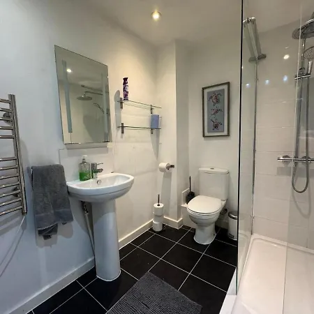 Waterloo Flat Location Long * Bristol
